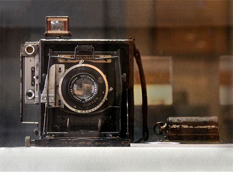 用 20世纪40年代 快速格拉菲照相机.jpg