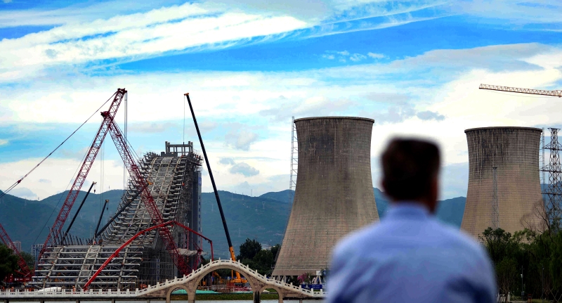 2019年8月12日，正在建设中的首钢滑雪大跳台，建成后将成为世界首例永久性保留和使用的滑雪大跳台场馆，是北京冬奥会唯一位于市区内的雪上项目举办地。 崔峻 摄.jpg